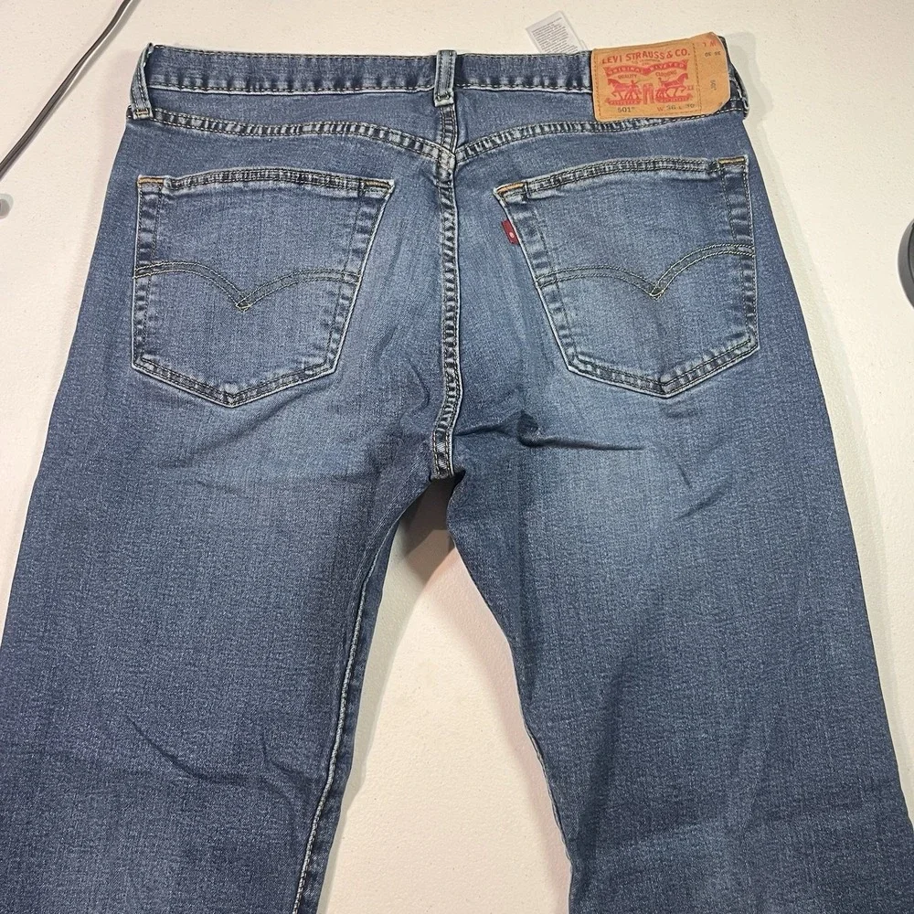 New Levis 501 Men's Jeans Original Straight Leg Button Fly Stretch 36x30 EUC